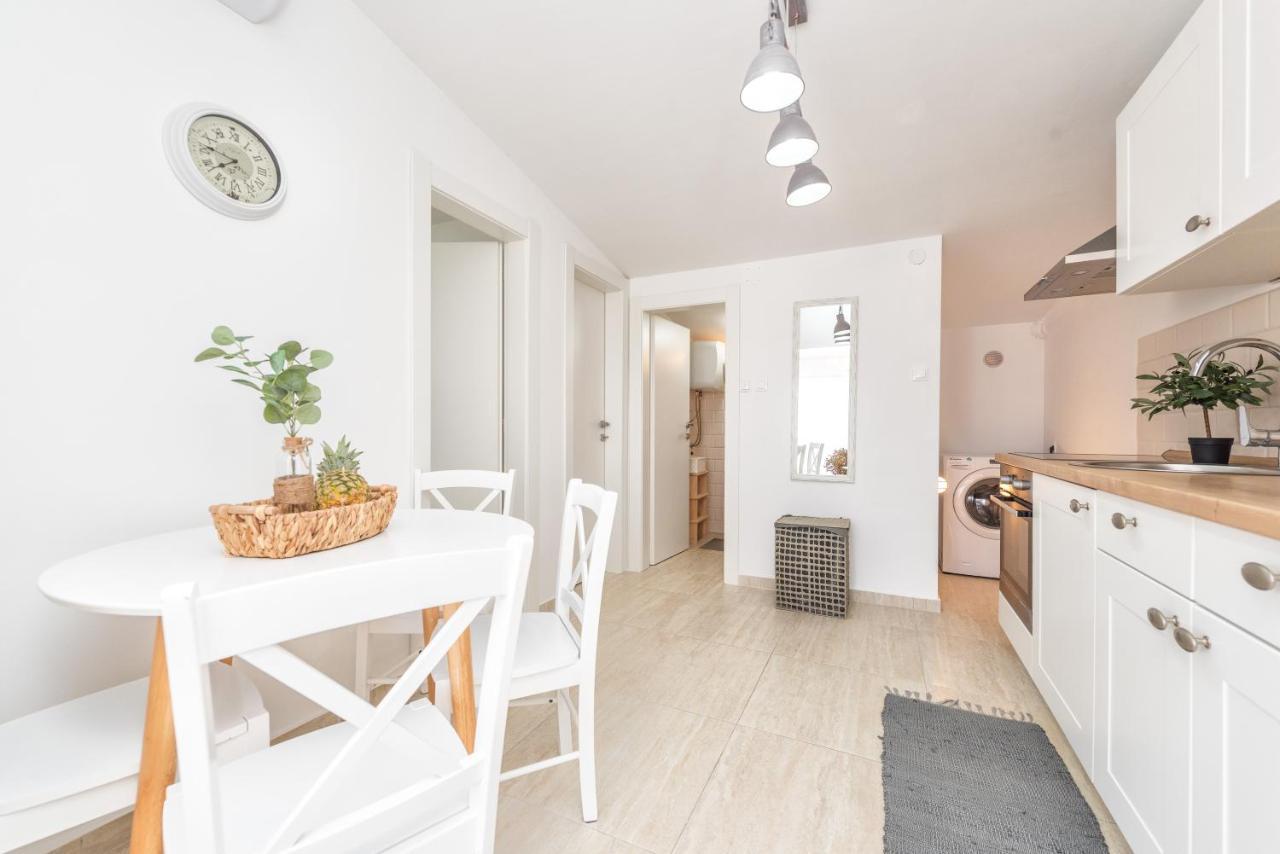 Apartment Tema Vir Extérieur photo